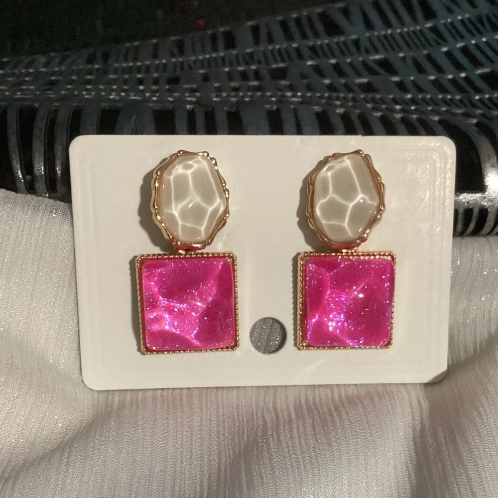 💗 Pink Glittery & White Translucent Geometric Resin Drop Water Ripple Ea…